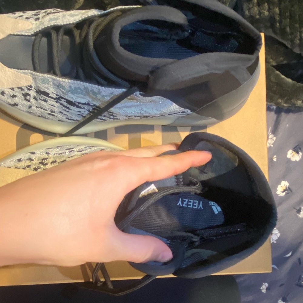 Yeezy Quantum Sneakers in Black/Blue and Cream - Picture 11 of 11